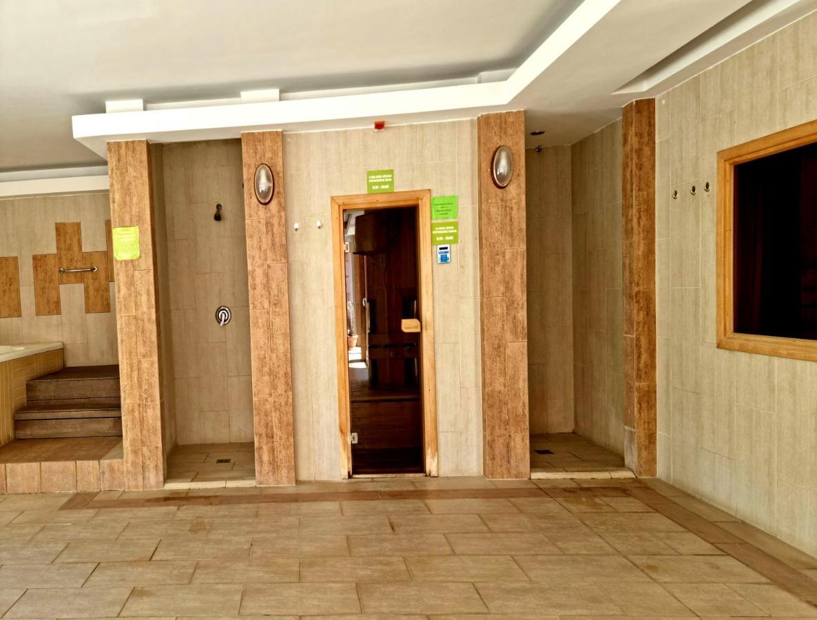 Relax Wellness Studio Hajdúszoboszló Apartamento Exterior foto