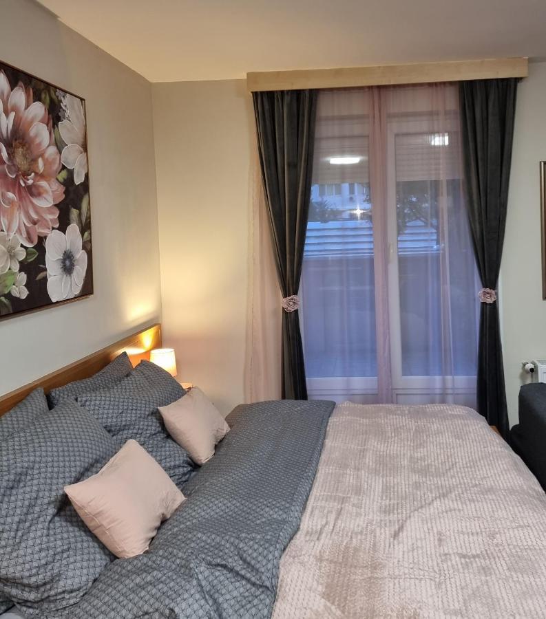 Relax Wellness Studio Hajdúszoboszló Apartamento Exterior foto