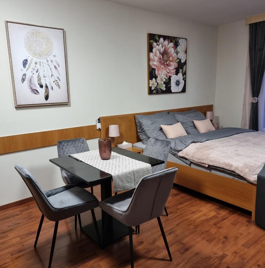 Relax Wellness Studio Hajdúszoboszló Apartamento Exterior foto